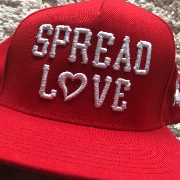 Spread love Red cap - Picture 2 of 5